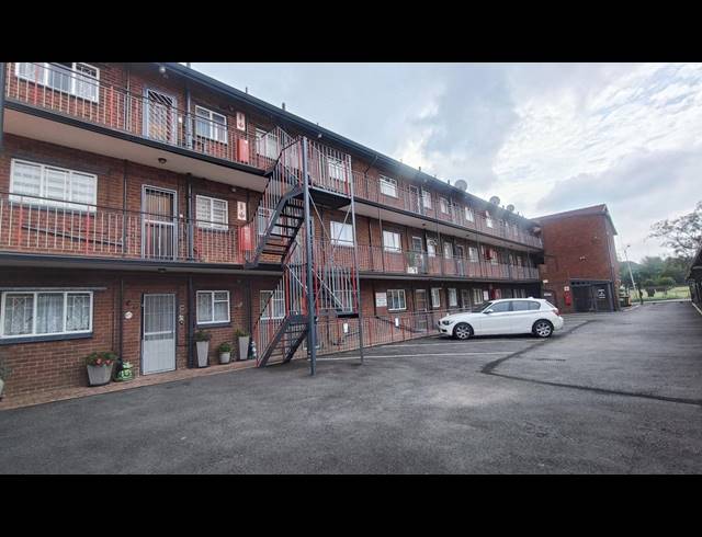 2 BEDROOM APARTMENT FOR SALE IN NEW REDRUTH
